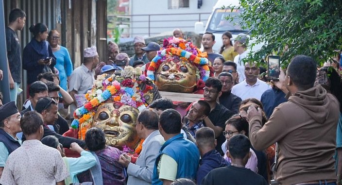हराएकाे ३० वर्षपछि दोलखा फर्किए आकाश भैरवका ऐतिहासिक मुकुट