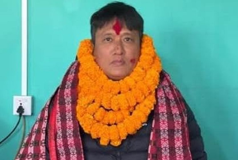 स्रोत नखुलेको साढे ६ लाखसहित उपसचिव पक्राउ