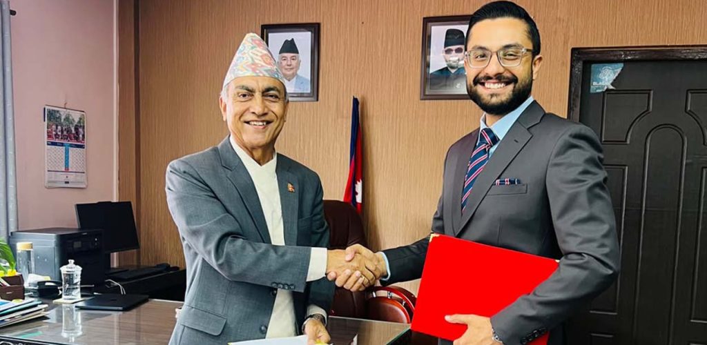 त्रिवि सेवा आयोगका अध्यक्ष किशोर थापाले लिए शपथ