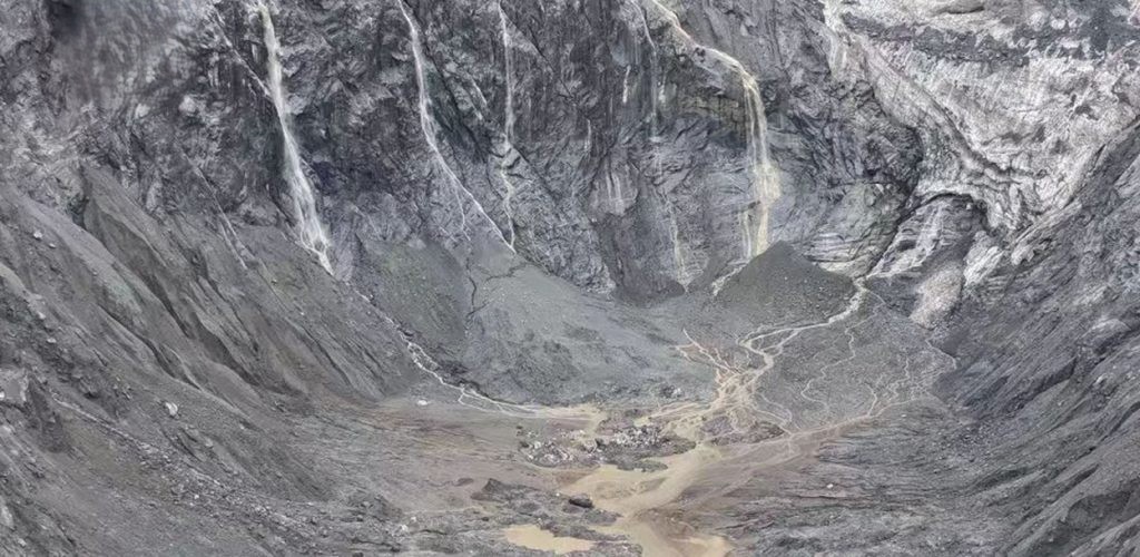 ड्रोन तस्वीरसहित चिनियाँ जलस्रोत मन्त्रालयले भन्यो- हिमचट्टान अझै भत्किने जोखिम छ
